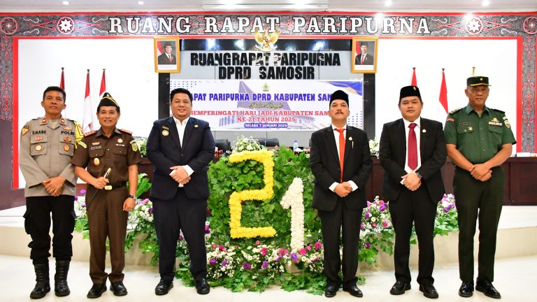 RAPAT PARIPURNA DPRD HARI JADI KE-21, Bupati Samosir: “Perjalanan 21 tahun harus diakui bahwa Kabupaten Samosir telah berbenah diri dan terus membangun.