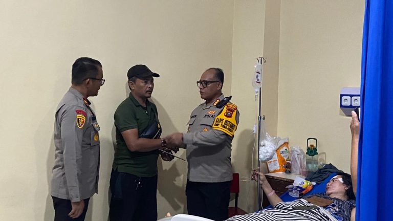 Kapolrestabes Medan Jenguk Korban Jambret di RS Bethesda Didampingi Kapolsek Sunggal