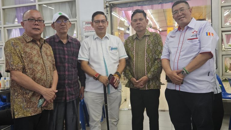 Ketua Horas Bangso Batak, Lamsiang Sitompul, Melayat ke Rumah Duka Ketua DPRD Medan