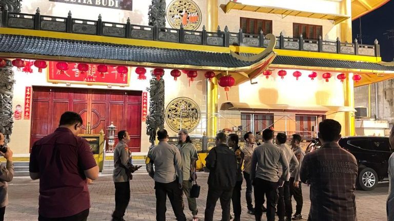 Usai Pimpin Apel KRYD, Kapolrestabes Medan Cek Pospam Imlek di Vihara Setia Budi dan Maitreya