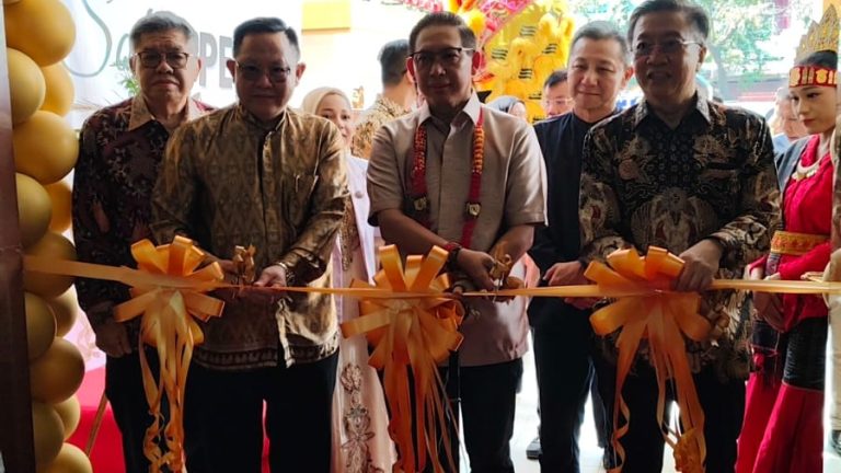 Ketua DPRD Medan, Wong Chun Sen, Resmikan Klinik Utama Sentosa