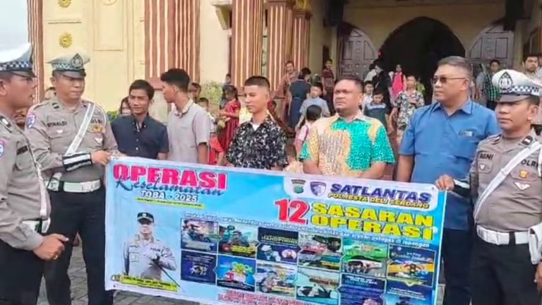 Sat lantas Polresta Deli Serdang Sosialisasikan Ops Keselamatan Toba 2025 kepada Jemaat Gereja