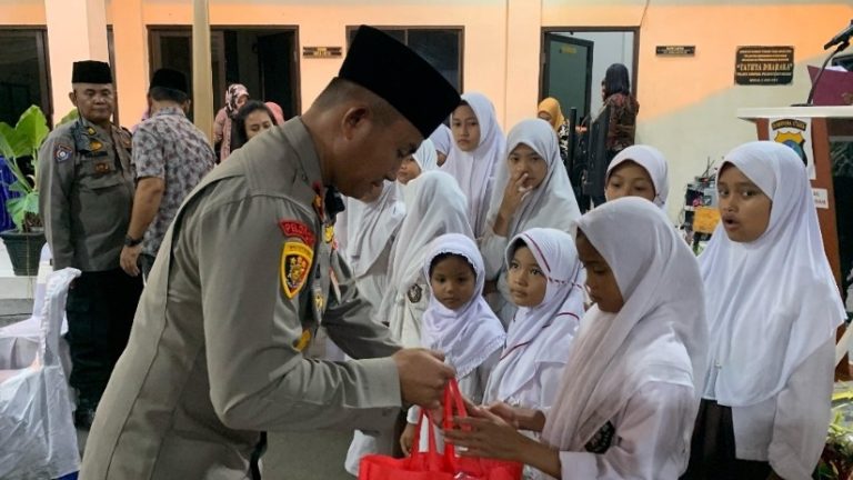 Kapolsek Sunggal Santuni Anak Yatim dan Buka Puasa Bersama