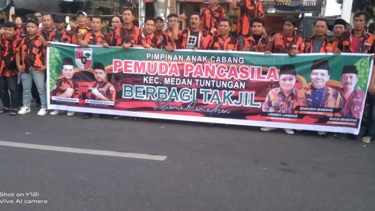 Di Hari Ke-12 Ramadan, Warga Kelurahan Mangga Kembali Mendapatkan Paket Takjil Gratis dari Ketua PAC PP Medan Tuntungan dan Tim Pengurus