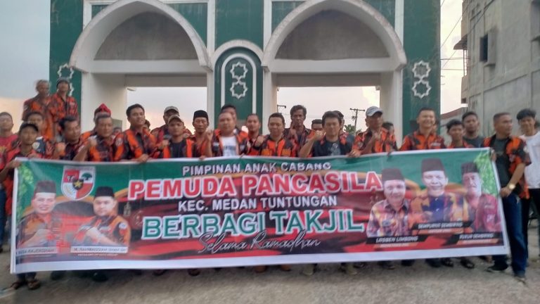 Indahnya Berbagi di Bulan Ramadhan Ketua PAC PP Medan Tuntungan Sempurna Sembiring Beserta Jajaran Kembali Berbagi Takjil Ke Masyarakat