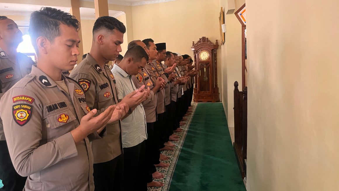 Polres Madina Salat Gaib Pasca 3 Anggota Polri Gugur saat Tugas