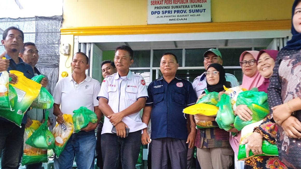 DPD SPRI SUMUT Pimpinan Burju Simatupang ST.SH Bersama Media Pendamping News & Metropos 24 Bakti Sosial Menyambut Hari Raya Idul Fitri 2446 H