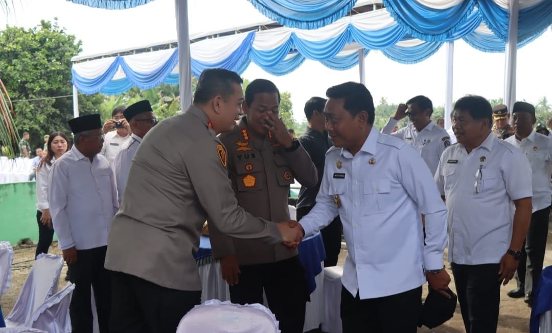 Kapolresta Deli Serdang Hadiri Gerakan Tanam Padi Serentak di Desa Pasar Miring