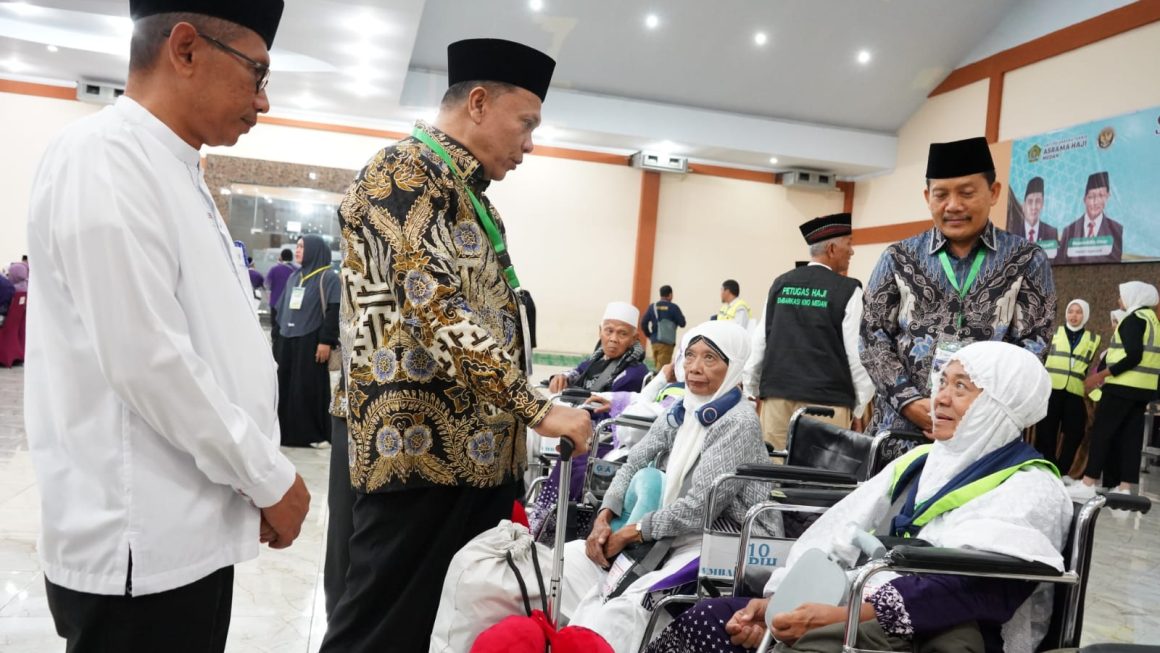 Ketua PPIH Embarkasi Medan Lepas Keberangkatan Jemaah Calhaj Kloter 8