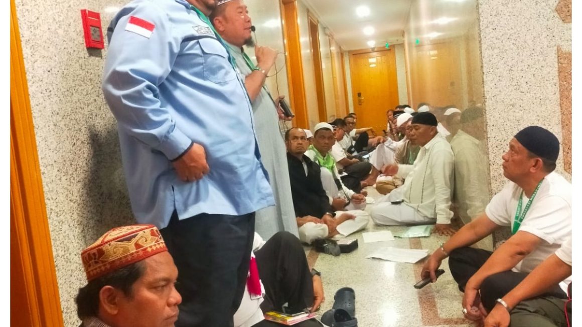 Petugas Kloter 9 KNO Antisipasi Penurunan Daya Fisik Jemaah Haji