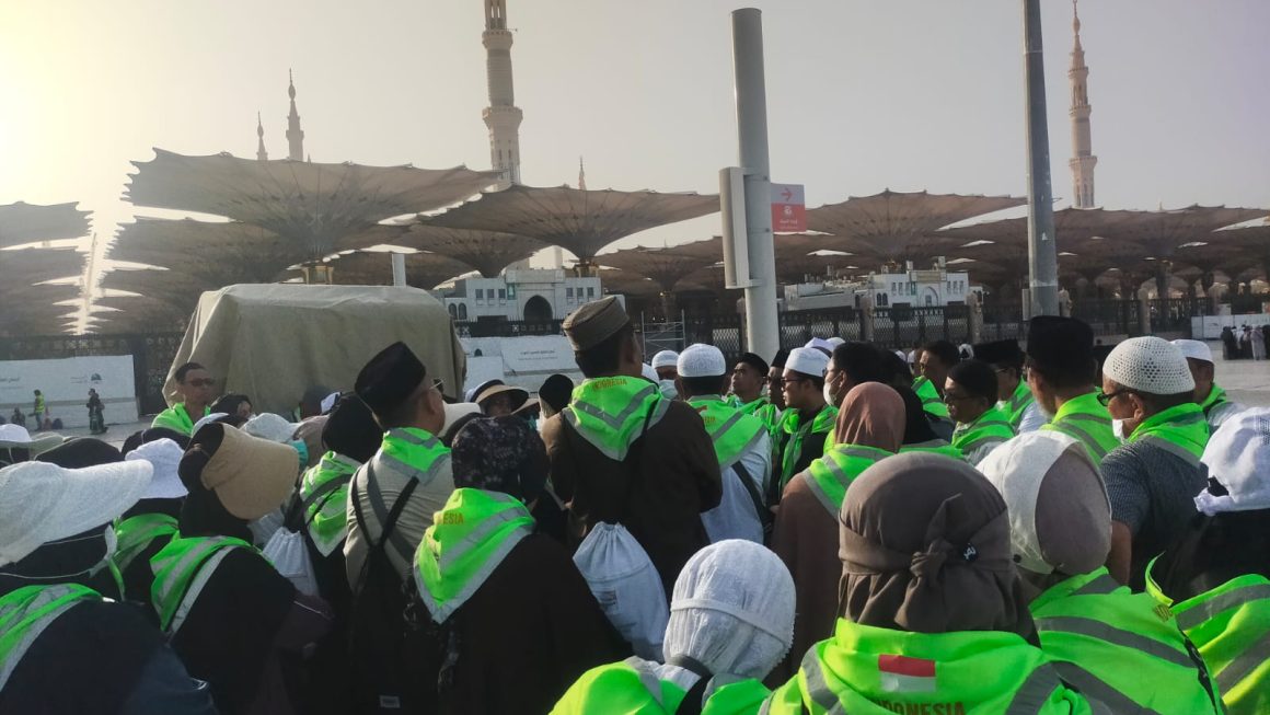 Jemaah Haji Kloter 9 KNO Wisata Rohani ke Mesjid Nabawi