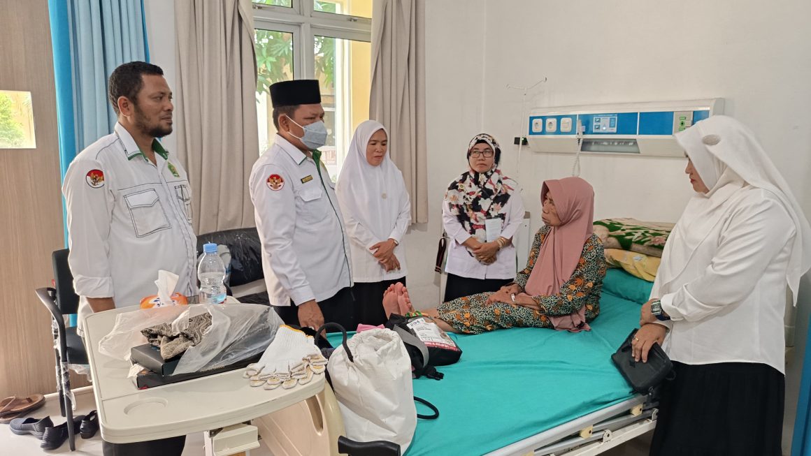 Technical Landing, Jemaah Haji Embarkasi Solo Dirawat di RSUD Amri Tambunan