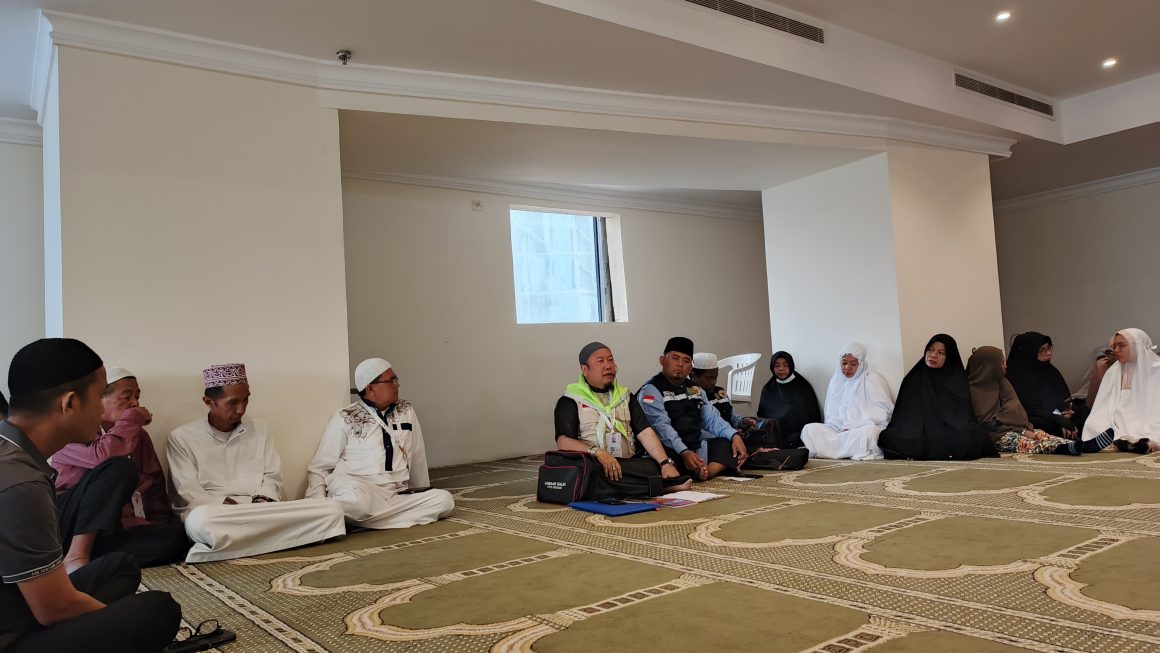 Jemaah Haji Kloter 09,13 dan 16 KNO Laksanakan Sholat Gaib