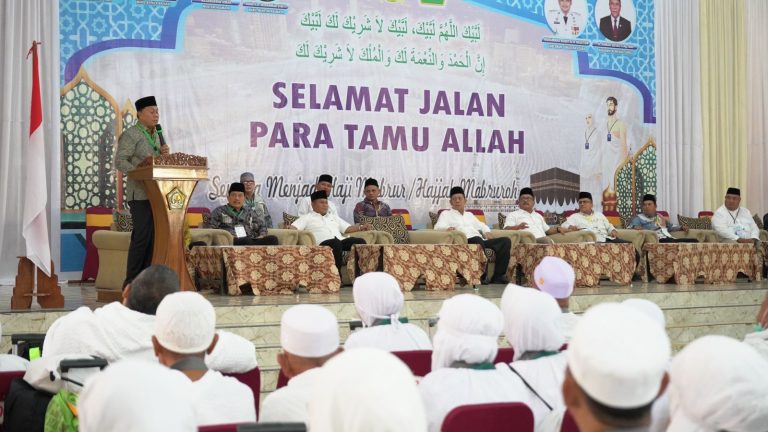 Kloter 23 Bertolak ke Tanah Suci, Dua Jemaah Calhaj Tunda Keberangkatan Karena Sakit