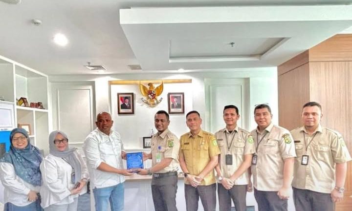 Pemko Medan Melalui Badan Pendapatan Daerah (Bapenda) Memberikan Apresiasi Kepada Sejumlah Wajib Pajak Pajak Bumi dan Bangunan (PBB) Yang Telah Melakukan Percepatan Pembayaran
