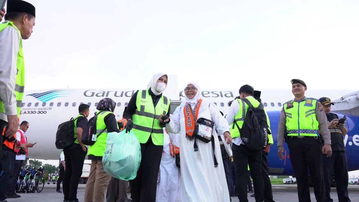 Jemaah Haji Kloter 1 Asal Padangsidimpuan Tiba di Tanah Air