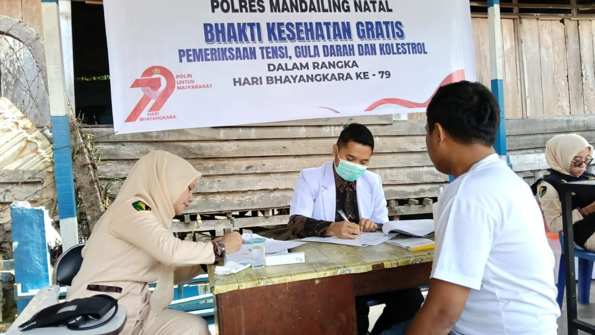 Satlantas-Sidokkes Polres Madina Bakti Kesehatan Gratis Sambut Hari Bhayangkara Ke-79