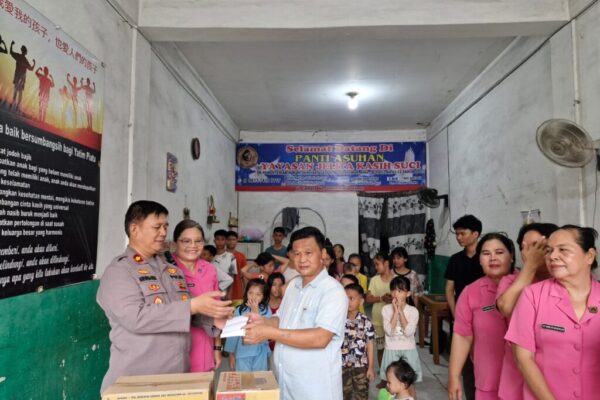 Kapolsek Medan Timur Berikan Bantuan Sosial dalam Rangka Hari Bhayangkara 1 Juli 2025
