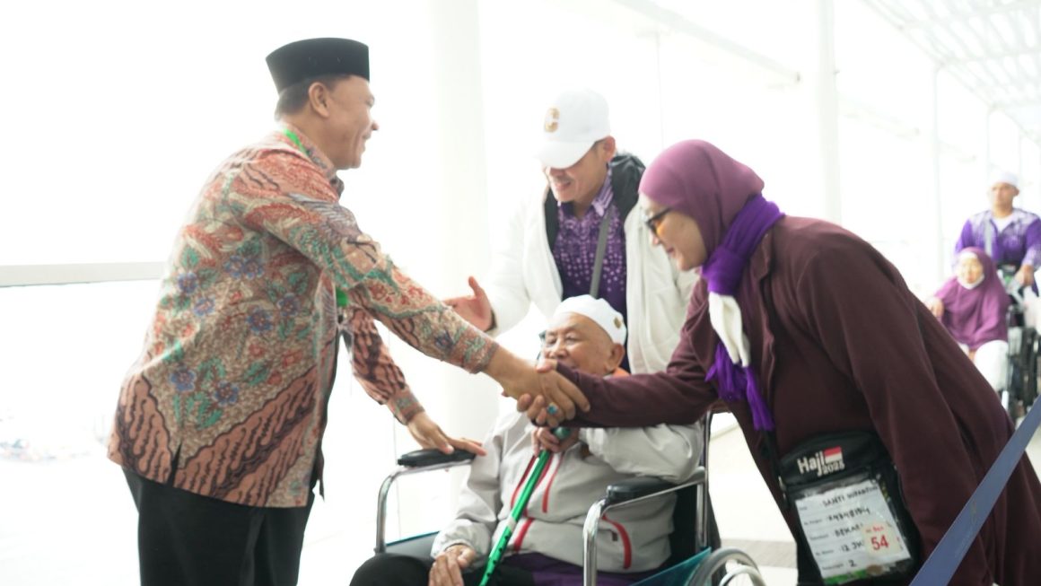 PPIH Debarkasi Medan Dampingi Jemaah Haji Kloter 12 JKS Hingga Kembali ke Jakarta