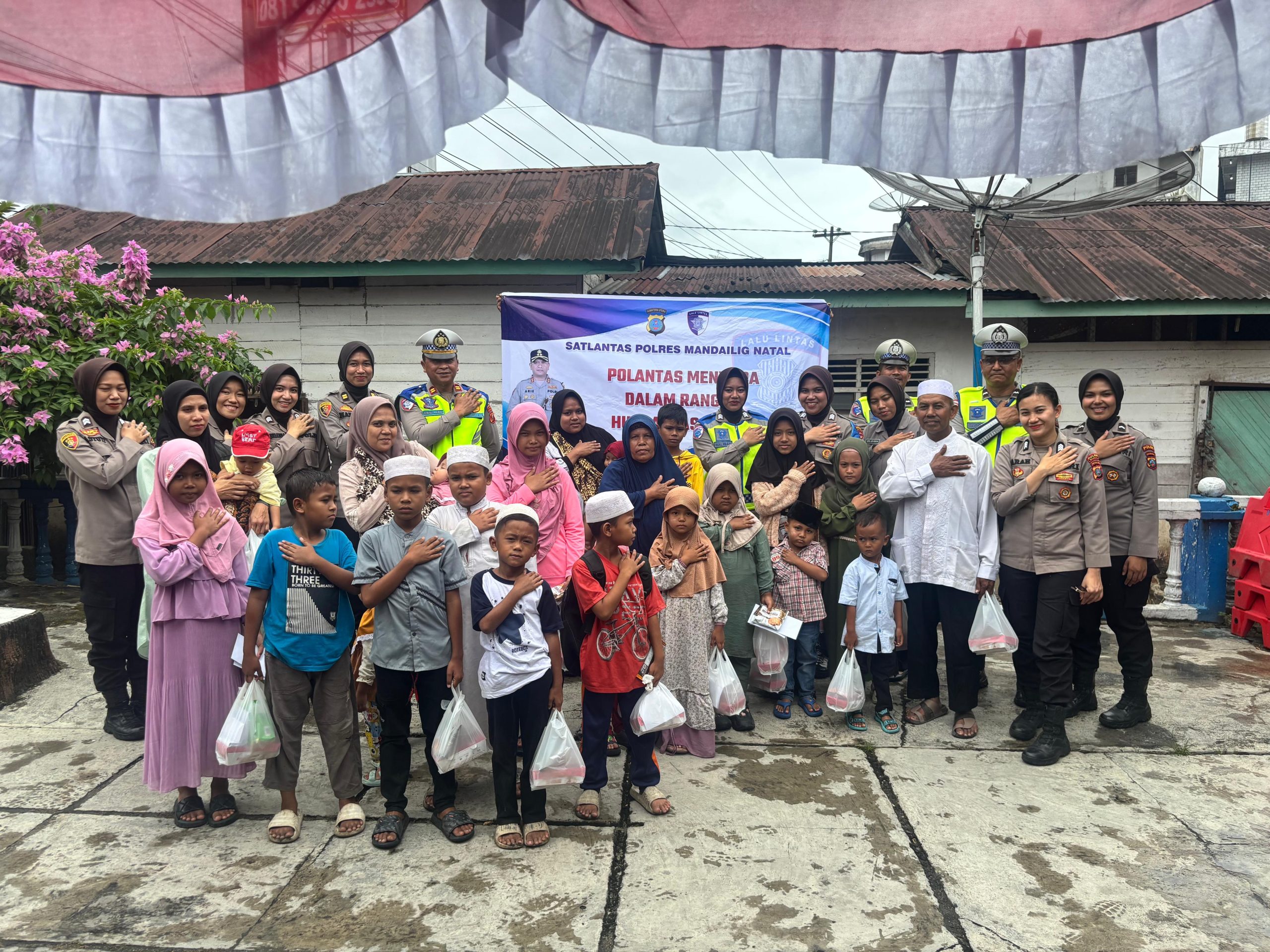 Polres Madina Bagikan Makanan dan Santuni Anak Yatim Sambut Harlantas Bhayangkara