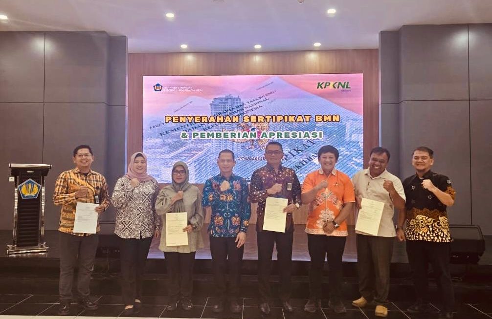 Kantor Pertanahan Kota Medan Serahkan Sertipikat Elektronik BMN