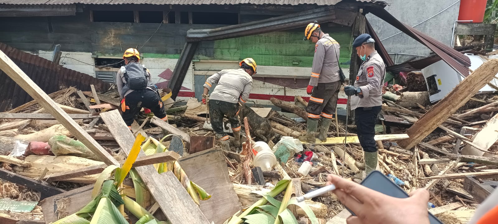 Unit K-9 Polda Sumut Kembali Temukan Korban Banjir Bandang, Polri Tegaskan Pencarian Terus Dilakukan