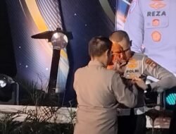 Dirlantas Polda Sumbar Terima Pin Emas Dari Kapolri Di HUT Lantas Ke-71