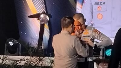 Dirlantas Polda Sumbar Terima Pin Emas Dari Kapolri Di HUT Lantas Ke-71
